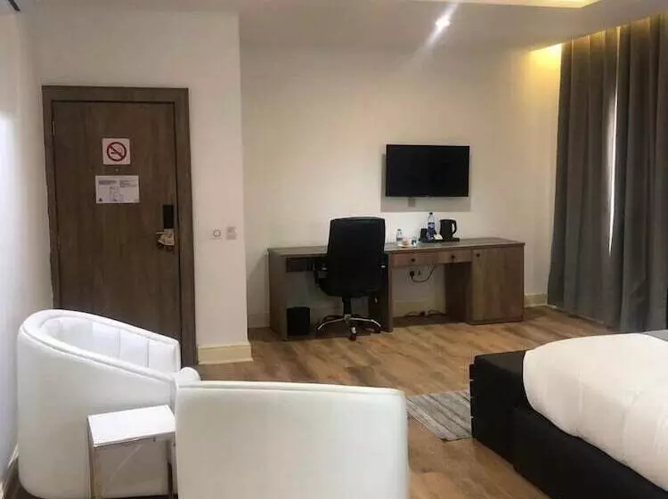 Crownsville Hotel   Airport Road