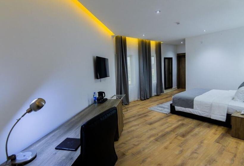 Crownsville Hotel Airport Road