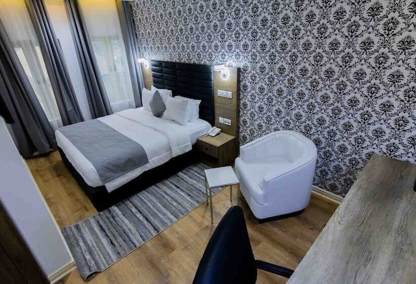 Crownsville Hotel Airport Road