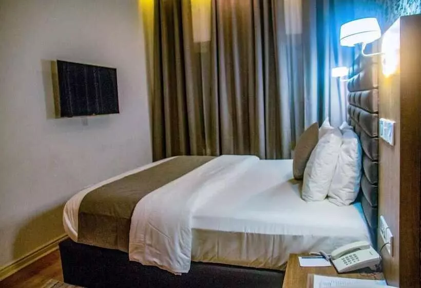 Crownsville Hotel   Airport Road