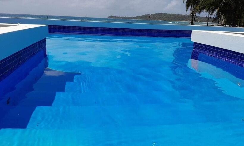 هتل Emerald Luxe Suites