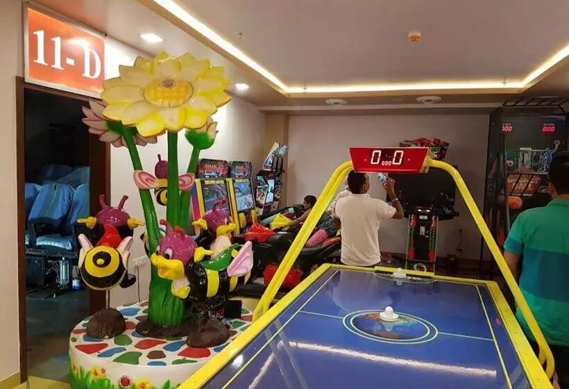 ホテル Indralok Inn