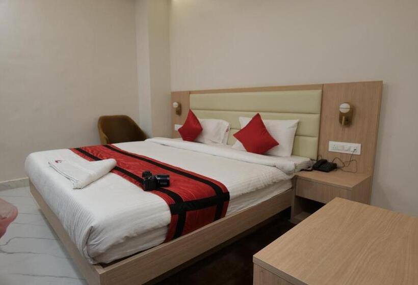 Отель Indralok Inn