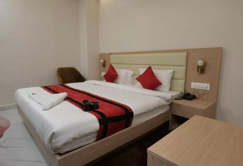 ホテル Indralok Inn