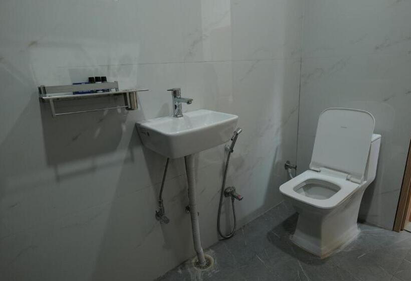 Отель Indralok Inn