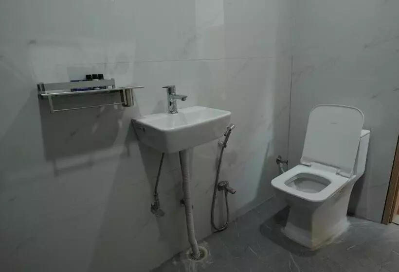 ホテル Indralok Inn