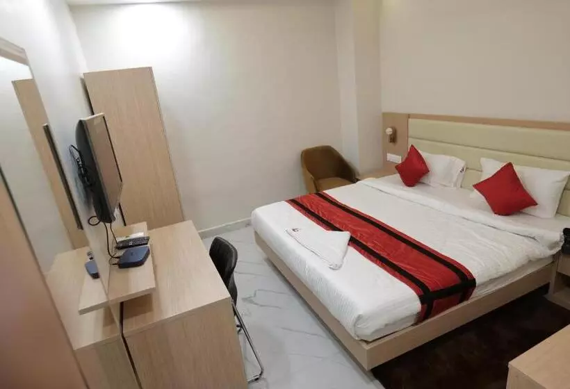 ホテル Indralok Inn