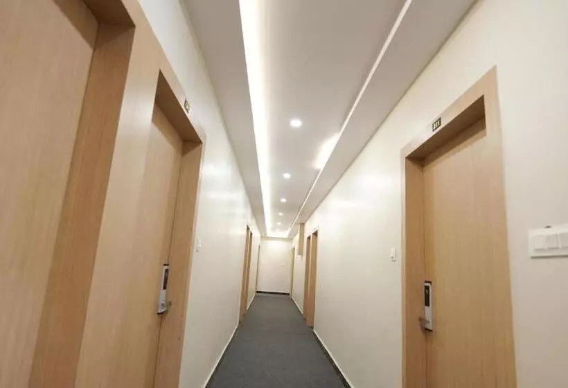 ホテル Indralok Inn