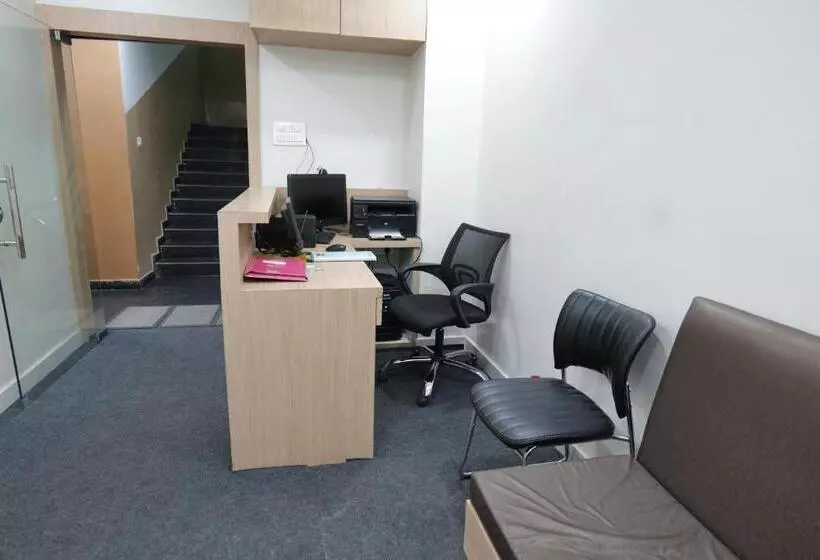 ホテル Indralok Inn