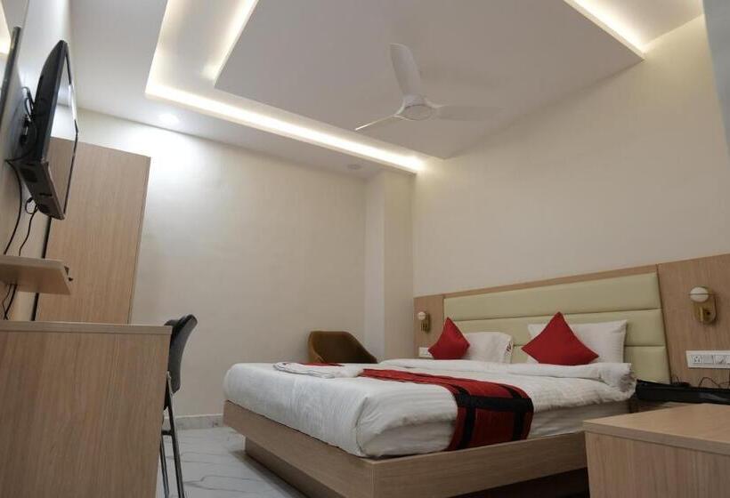 Отель Indralok Inn