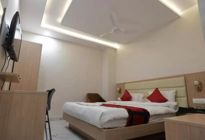 ホテル Indralok Inn