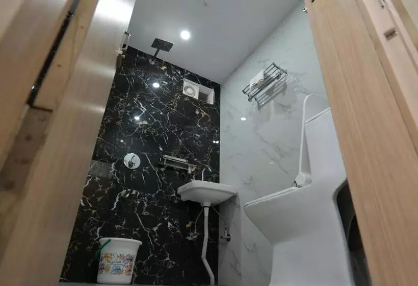 ホテル Indralok Inn