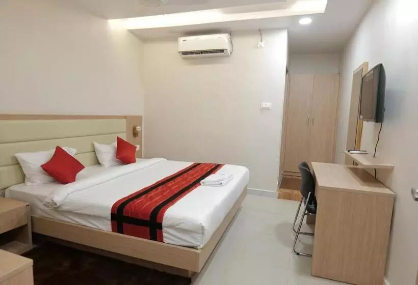 ホテル Indralok Inn