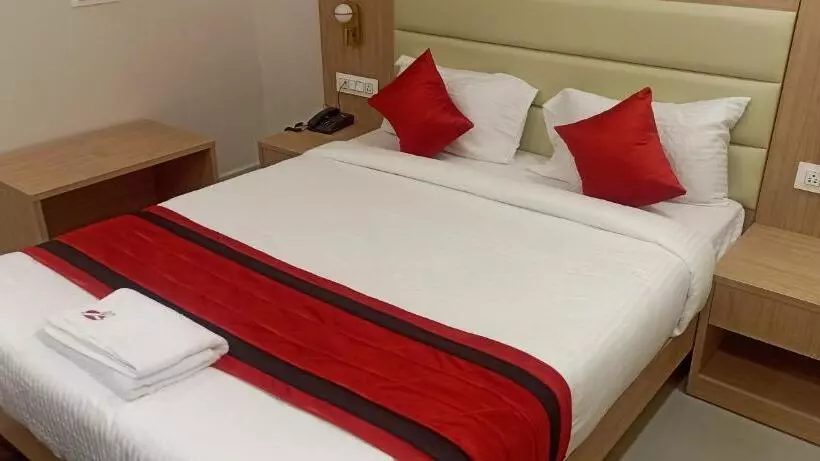 ホテル Indralok Inn