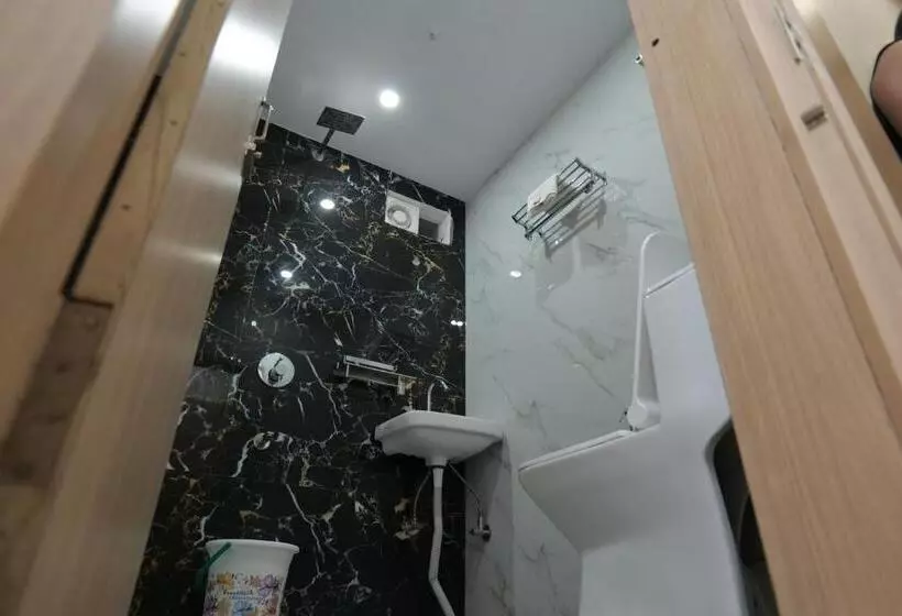 ホテル Indralok Inn