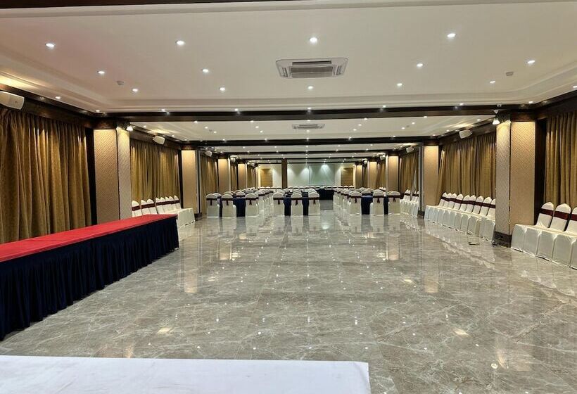 Monday Hotels Amalapuram Heights