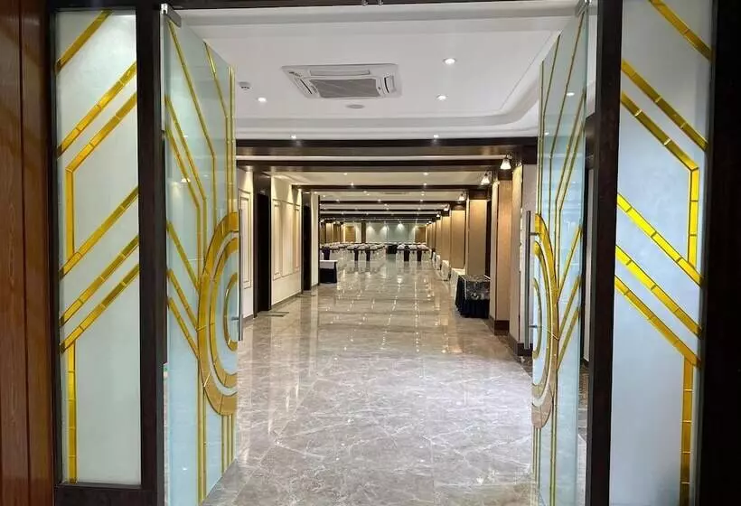 Monday Hotels Amalapuram Heights