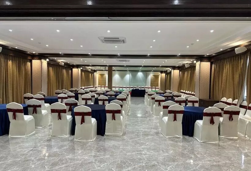 Monday Hotels Amalapuram Heights