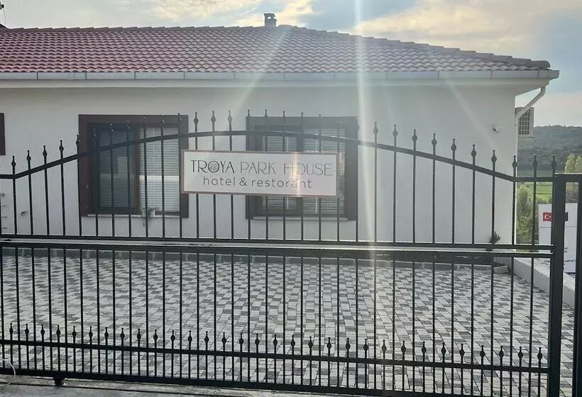 ホテル Troya Park House