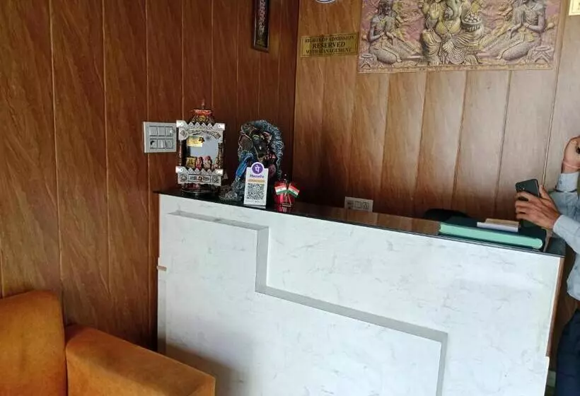 ベッドアンドブレックファースト Astra Luxury Rooms And Cafe
