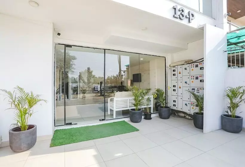 Fabhotel La Cozy Residency