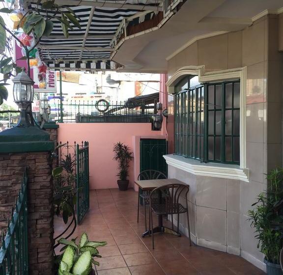 1 River Central Hostel