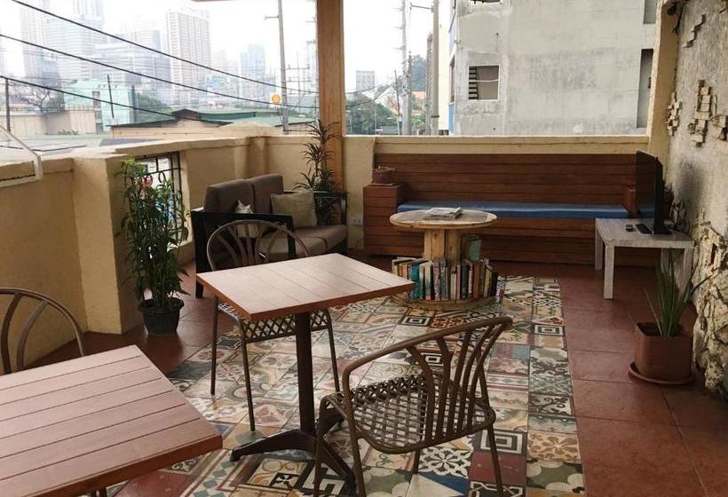 1 River Central Hostel