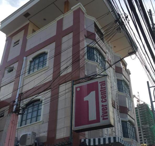 1 River Central Hostel