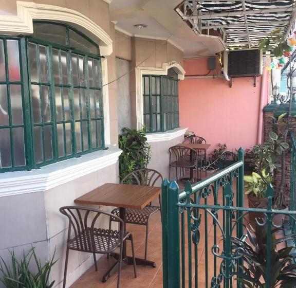 1 River Central Hostel