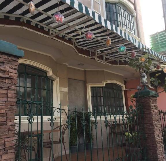 1 River Central Hostel