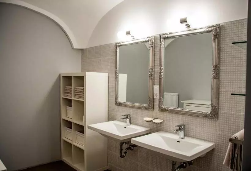 هاستل 4rooms