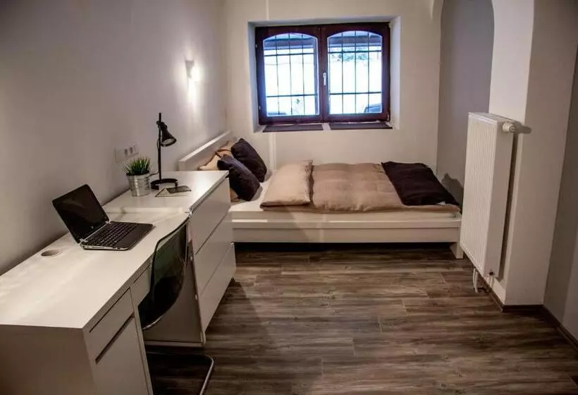هاستل 4rooms