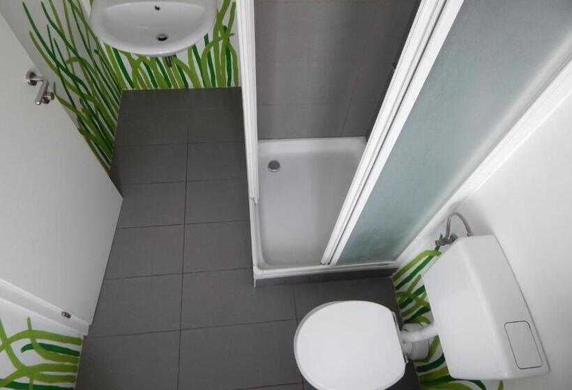 هاستل Cukrarna Guest Accommodation