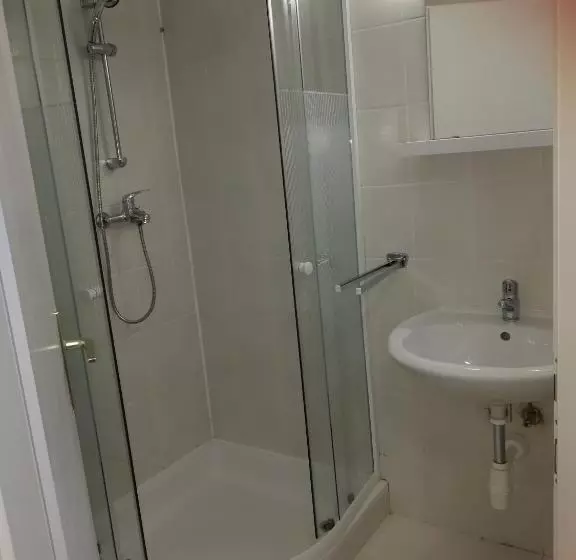 هاستل Cukrarna Guest Accommodation