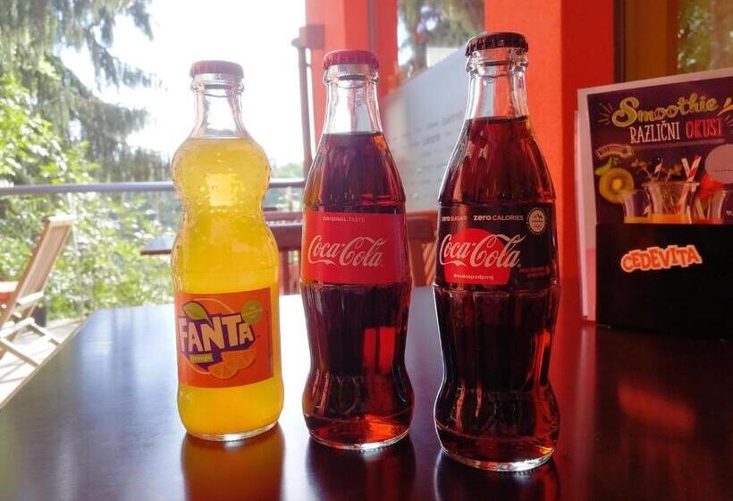 هاستل Cukrarna Guest Accommodation