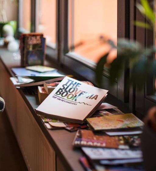 هاستل Cukrarna Guest Accommodation