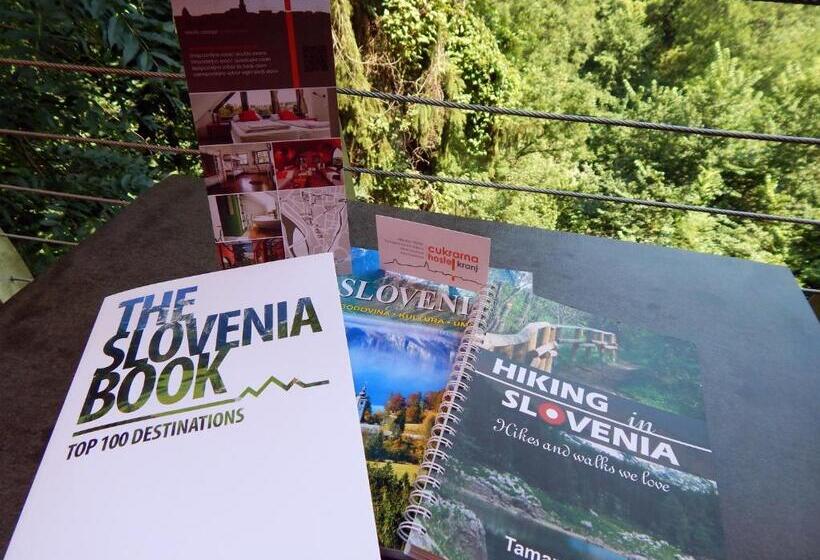 هاستل Cukrarna Guest Accommodation