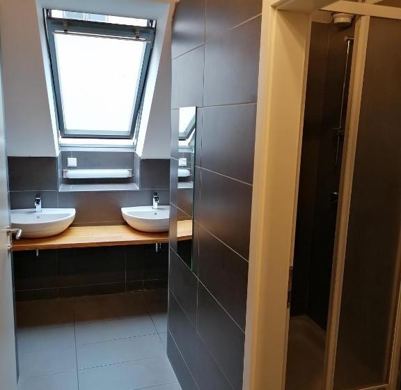 هاستل Cukrarna Guest Accommodation