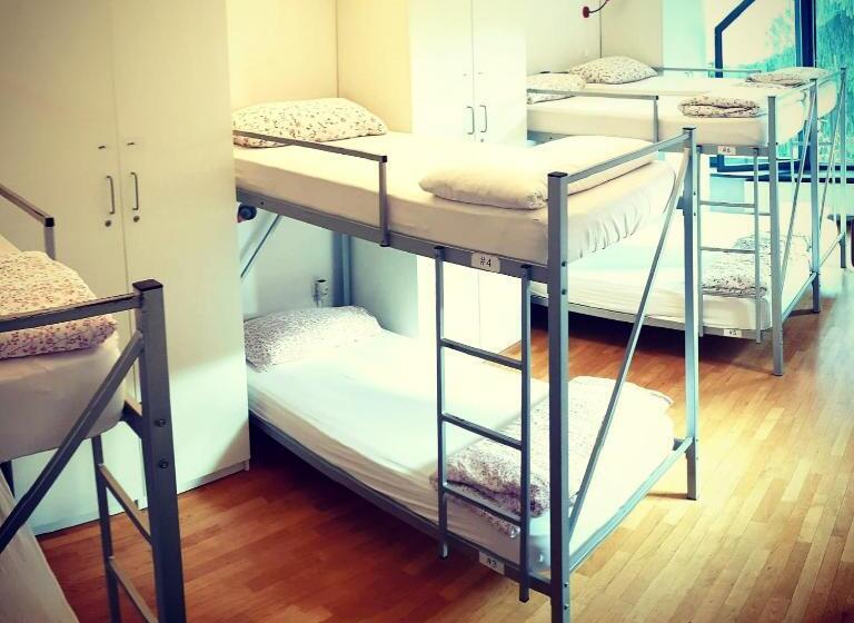 هاستل Cukrarna Guest Accommodation