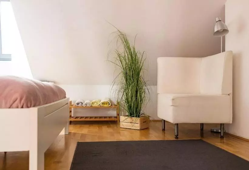 هاستل Cukrarna Guest Accommodation