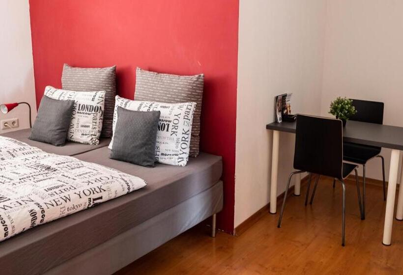 هاستل Cukrarna Guest Accommodation