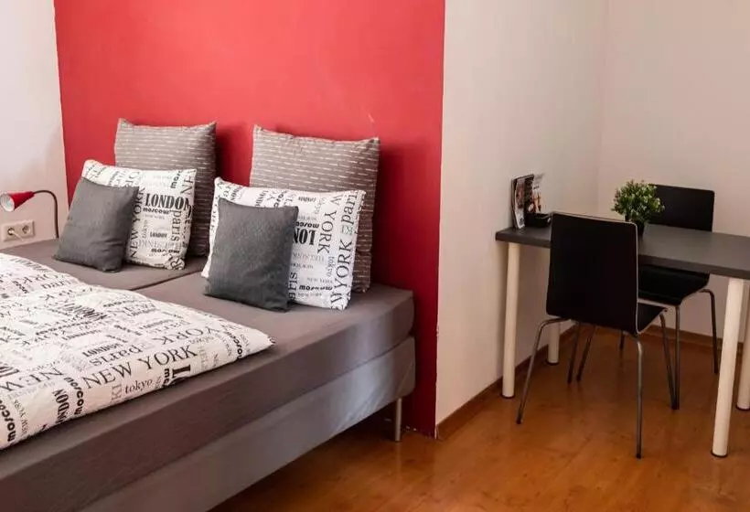 هاستل Cukrarna Guest Accommodation