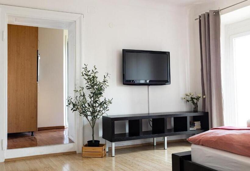 هاستل Cukrarna Guest Accommodation