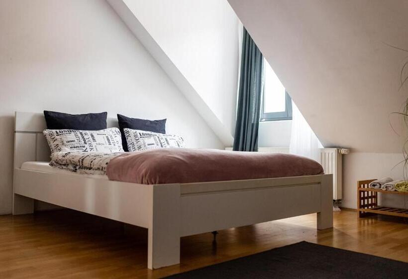 هاستل Cukrarna Guest Accommodation