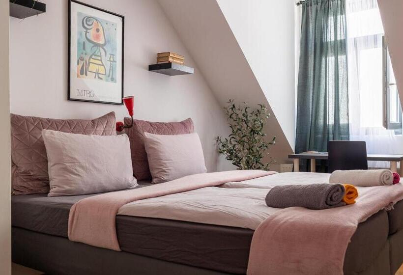 هاستل Cukrarna Guest Accommodation