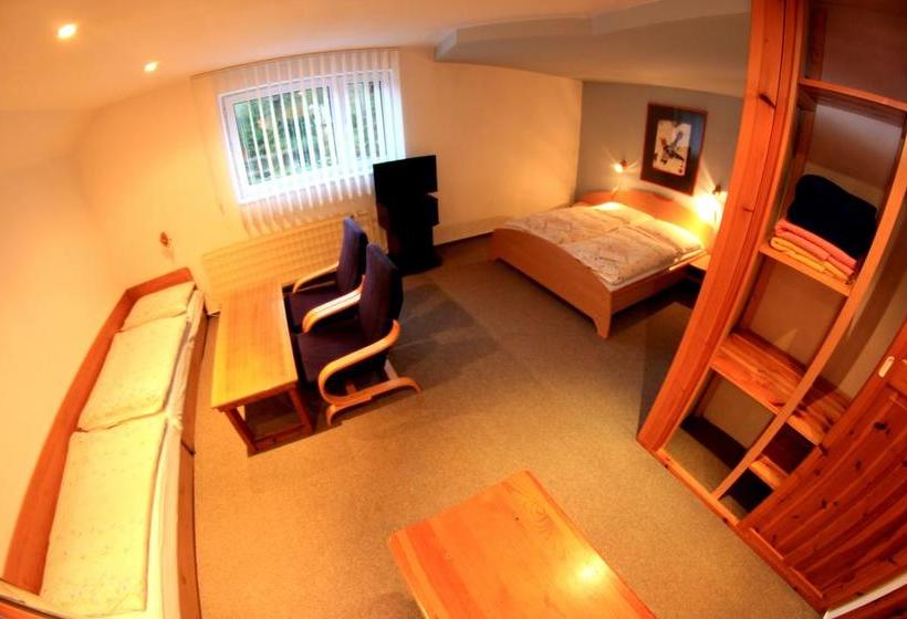 تختخواب و صبحانه Chata Marga