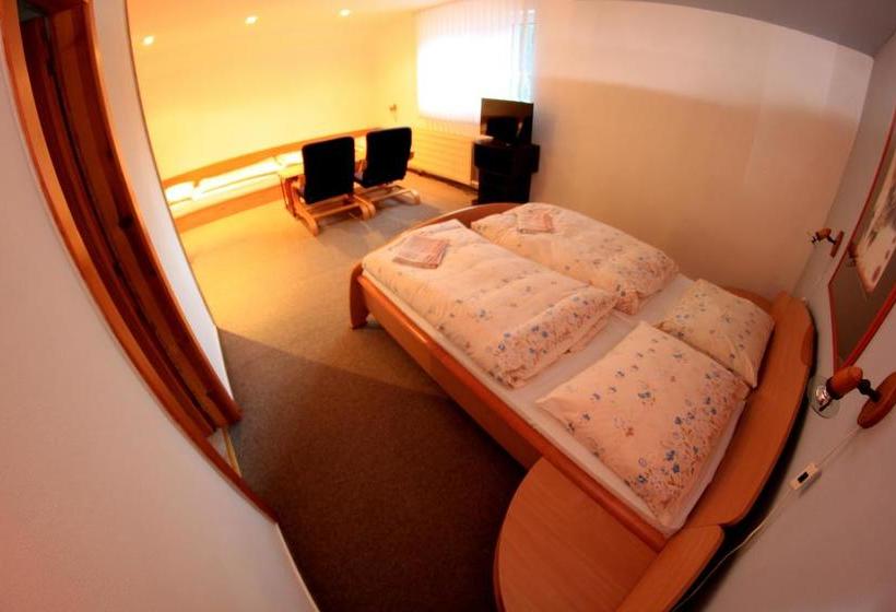 تختخواب و صبحانه Chata Marga