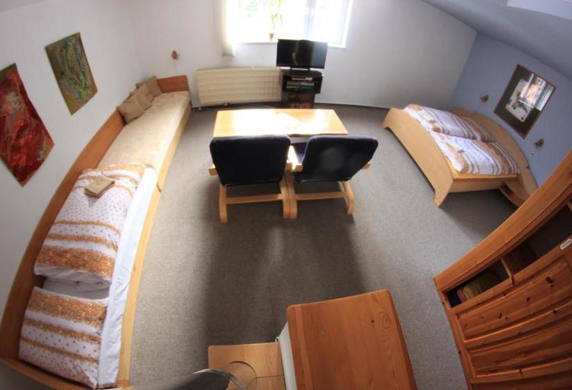 تختخواب و صبحانه Chata Marga