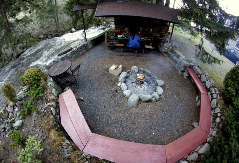 تختخواب و صبحانه Chata Marga