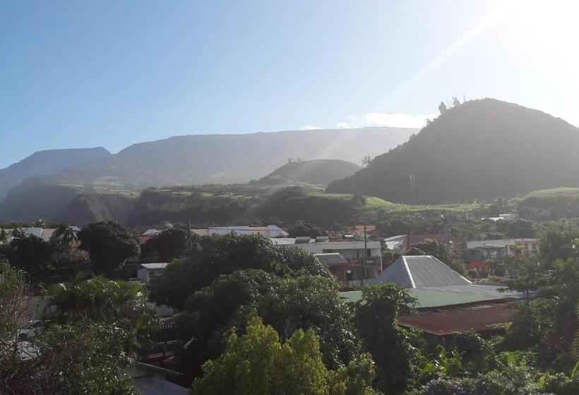 تختخواب و صبحانه La Rose Du Sud